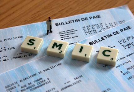 Des experts recommandent de ne pas augmenter le salaire minimum en France