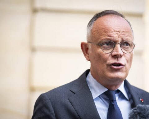 Edouard Philippe évoque un départ anticipé d'Emmanuel Macron pour plus de clarté