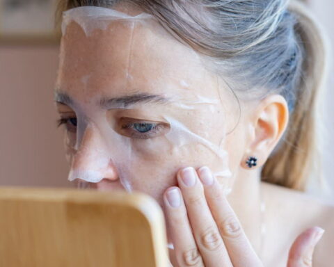 Efficacité des masques au collagène : avantages limités pour la peau selon les experts