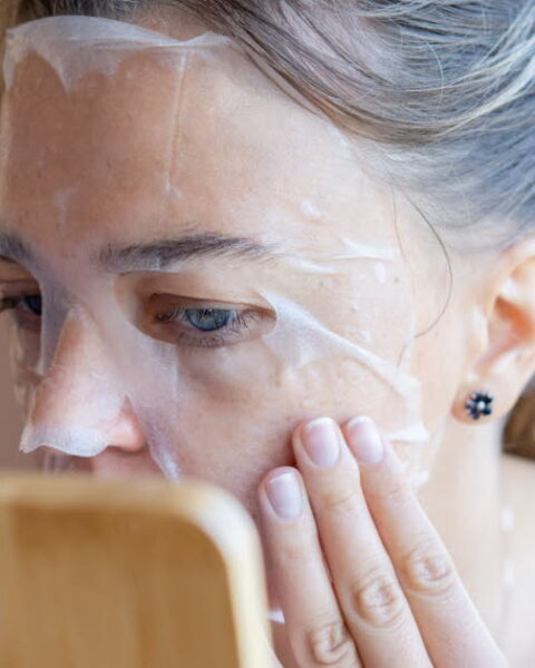 Efficacité des masques au collagène : avantages limités pour la peau selon les experts