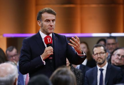 Emmanuel Macron envisage de quitter certains réseaux sociaux, dont X, pour protéger la démocratie