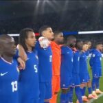 Football : les Bleus remportent leur place pour la Coupe du monde grâce à leur victoire contre l'Ukraine.