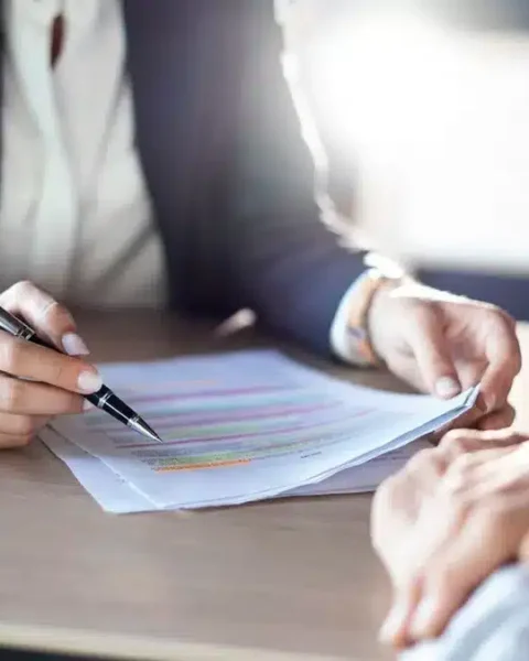 Héritage : un nouveau plafond impose des limites aux frais bancaires, voire les annule.