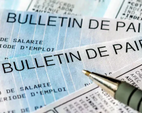 Il trouve une somme importante sur son bulletin de salaire, mais reçoit ensuite une nouvelle préoccupante.