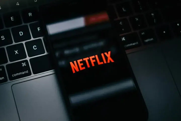 Ils tentent de vous faire payer deux fois : un projet de taxe qui menace Netflix et Spotify.
