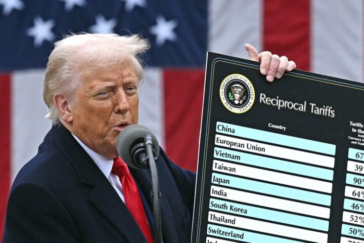 La Cour suprême examine la légalité des droits de douane imposés par Trump au nom d'une "urgence économique"