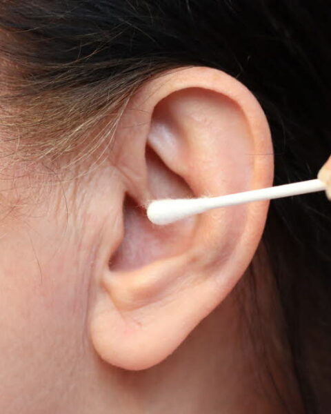La dangerosité des cotons-tiges pour la santé auditive selon le Dr Olivier Morineau