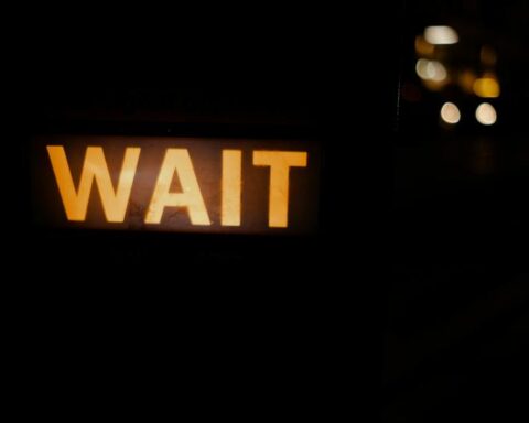 La dominance du Bitcoin diminue avec son prix, mais les experts préviennent que la saison des altcoins est suspendue