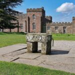 La pierre du destin : la quête des fragments dispersés après le vol de 1950 par des étudiants écossais