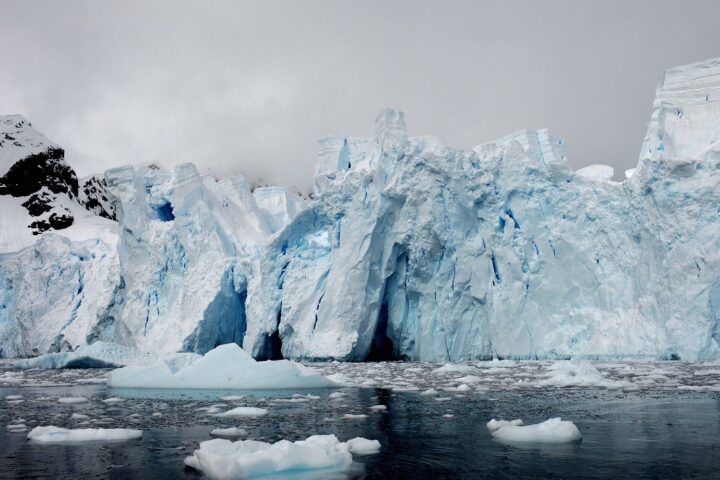 Le Hektoria Glacier en Antarctique recule de 50 % en deux mois, alerte une étude