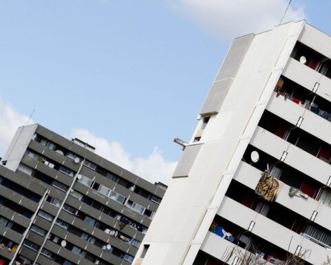 Le ministre du Logement propose de modifier la durée des baux HLM et de remettre en question l'attribution à vie