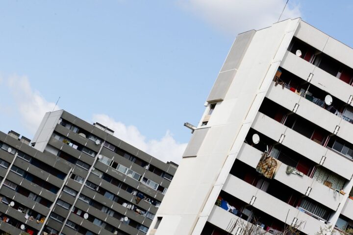 Le ministre du Logement propose de modifier la durée des baux HLM et de remettre en question l'attribution à vie