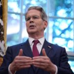 Le secrétaire au Trésor américain célèbre le 17e anniversaire du livre blanc de Bitcoin en critiquant les démocrates