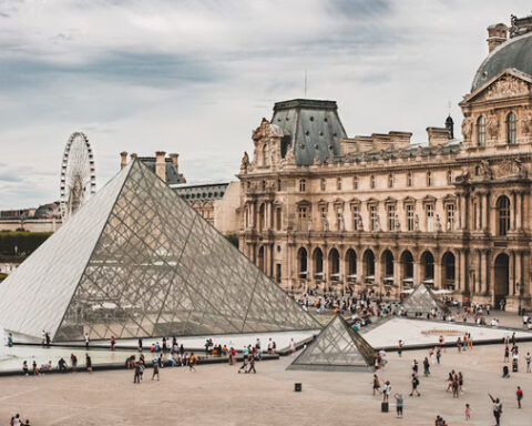 Le vol au Louvre révèle les failles de la sécurité et les biais cognitifs humains