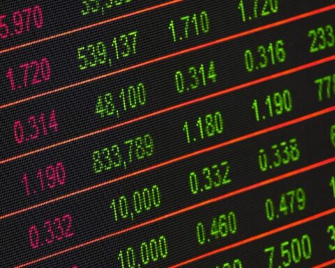 Les cryptomonnaies plongent alors que l'or et l'argent connaissent un envol spectaculaire