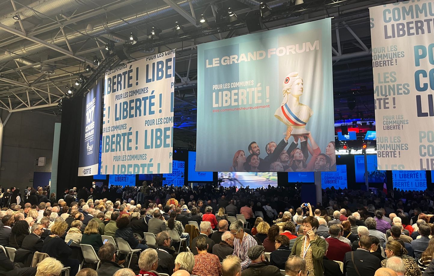 Les maires français font le bilan de leur mandat marqué par le Covid, la violence et l'inflation