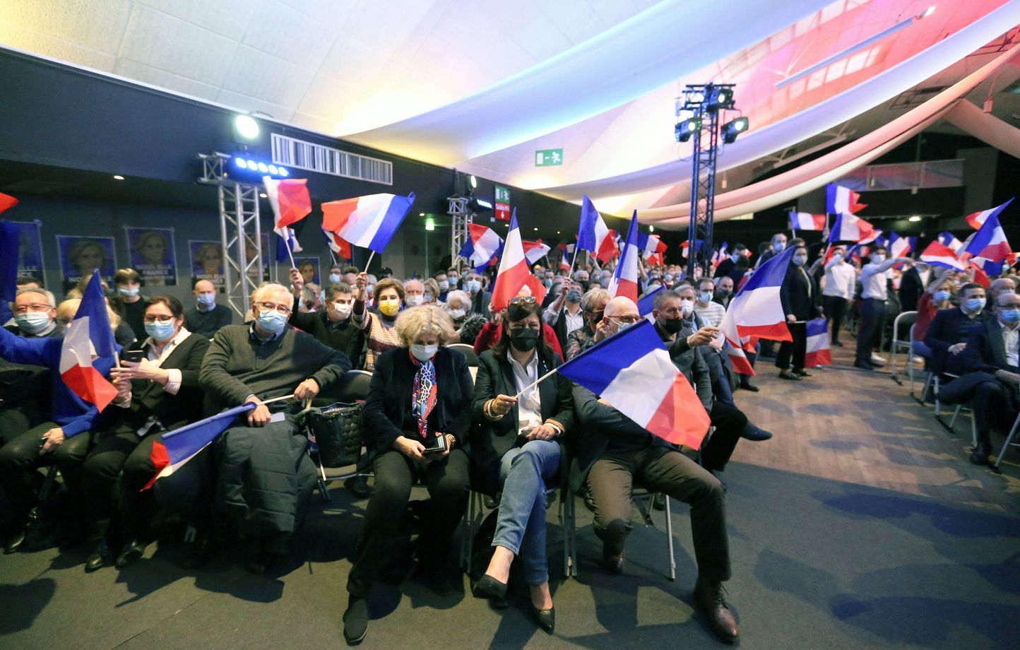 Les militants LR partagés entre alliance avec les macronistes ou le Rassemblement national