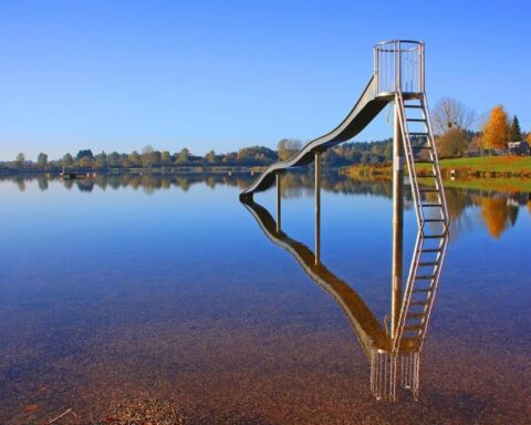 Les traders anticipent une chute du Bitcoin à 75 000 dollars, sans signe de plancher selon Glassnode