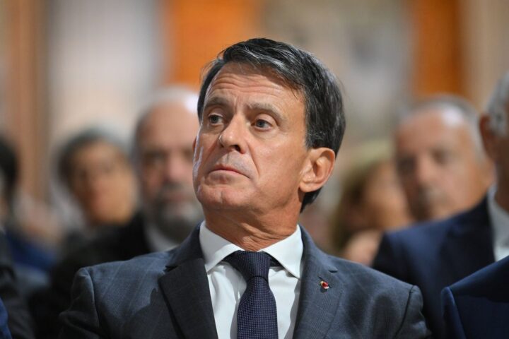 Manuel Valls critique le second quinquennat d'Emmanuel Macron, le qualifiant de « naufrage »