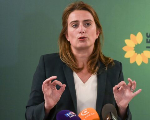 Marine Tondelier appelle à la démission de Gérald Darmanin après la diffusion d'images de violence à Sainte-Soline