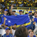 Mondial 2026 de football : la première qualification historique de la petite île de Curaçao et la lutte pour le Ballon d'Or entre Hakimi, Salah et Osimhen.