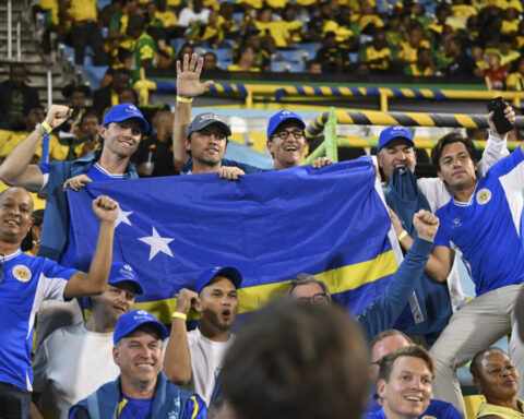 Mondial 2026 de football : la première qualification historique de la petite île de Curaçao et la lutte pour le Ballon d'Or entre Hakimi, Salah et Osimhen.