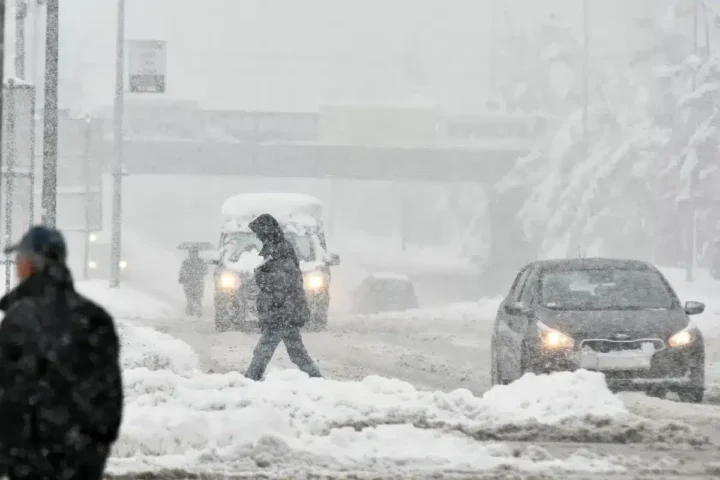Neige, gel et températures glaciales : prévisions météorologiques pour les jours à venir en France.