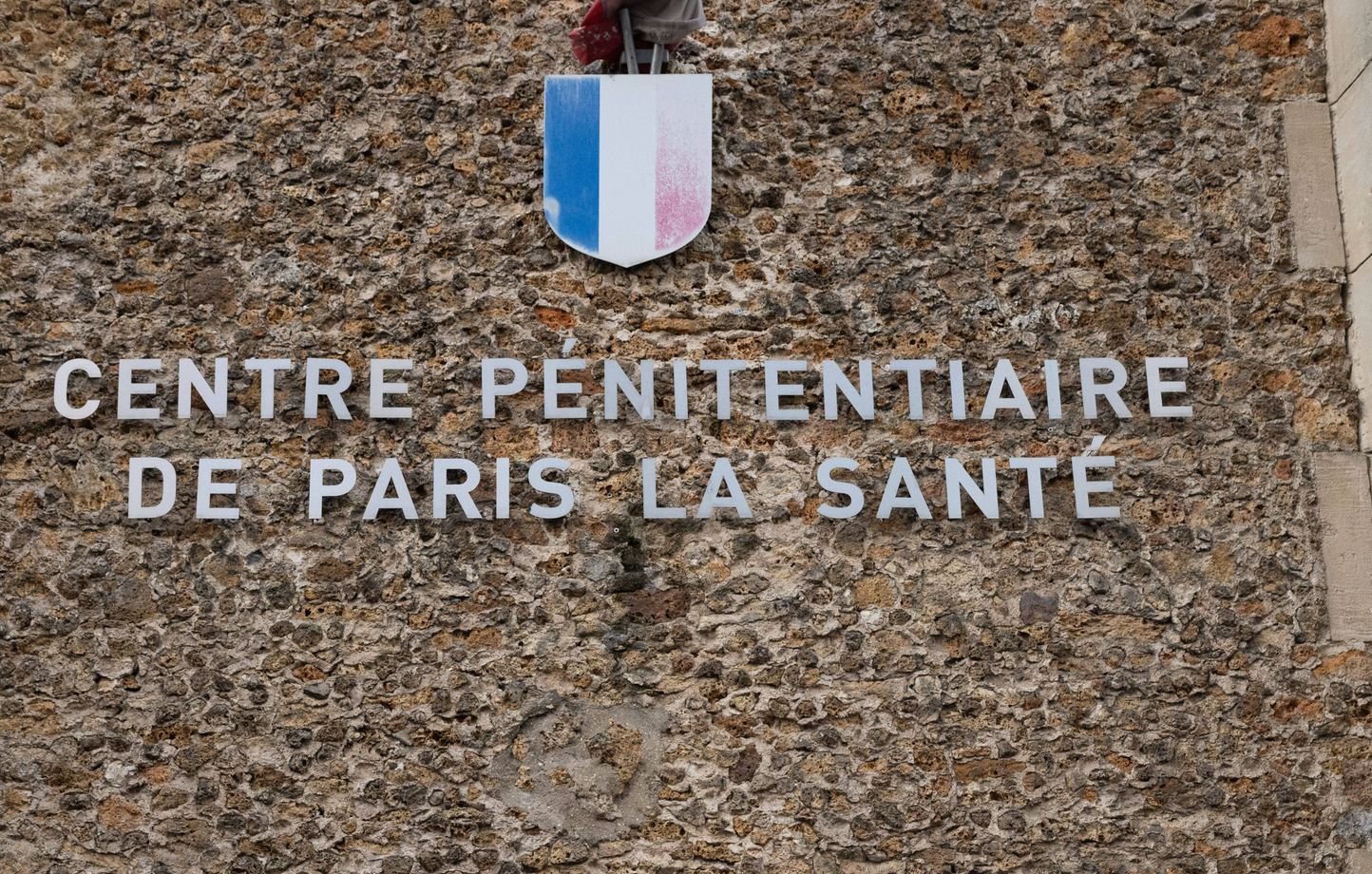 Nicolas Sarkozy reçoit des milliers de lettres de soutien en prison depuis octobre 2023