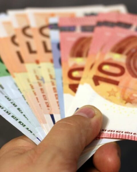 Prime de Noël 2025 : dates, montants et conditions d'éligibilité.