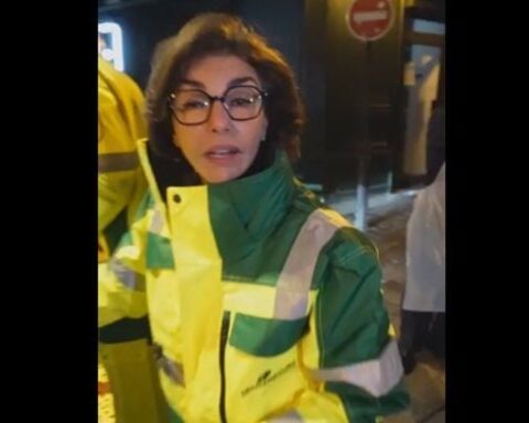 Rachida Dati se met en scène aux côtés des éboueurs pour promouvoir la propreté de Paris