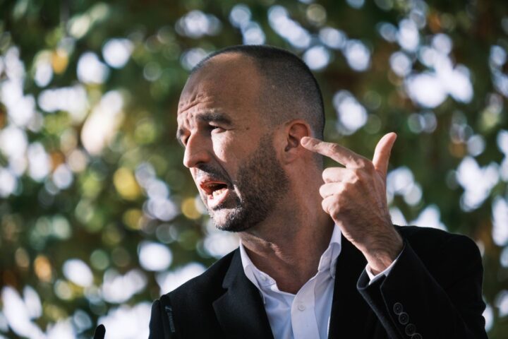 Radio France rectifie les propos d'une journaliste après une interview de Manuel Bompard