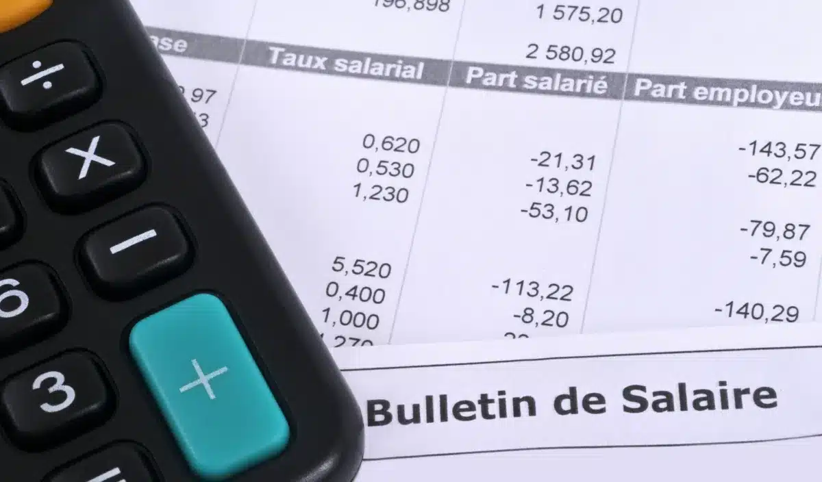 Recevoir son salaire plusieurs fois par mois : une solution de plus en plus adoptée par les Français pour faire face aux fins de mois difficiles.