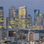 Record historique du CAC 40 à plus de 8200 points malgré les tensions budgétaires en France