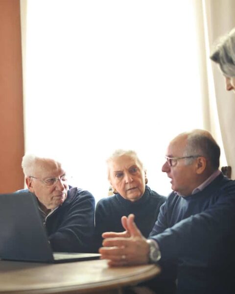 Retraites : le rapport du COR souligne l'impact financier des droits familiaux et conjugaux sur le système des retraites.