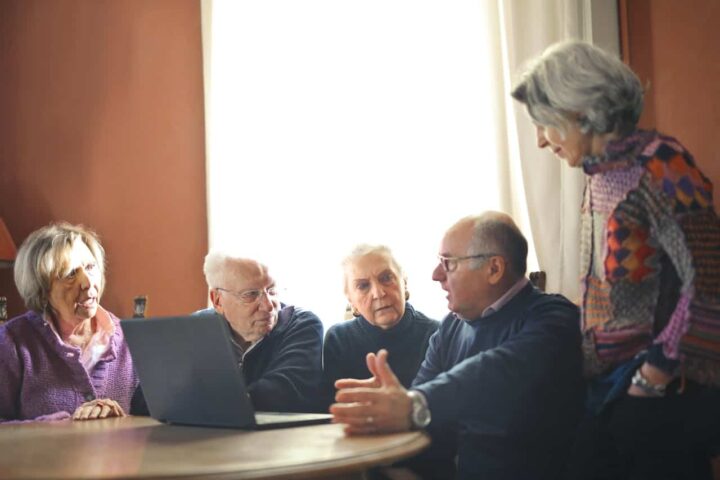 Retraites : le rapport du COR souligne l'impact financier des droits familiaux et conjugaux sur le système des retraites.