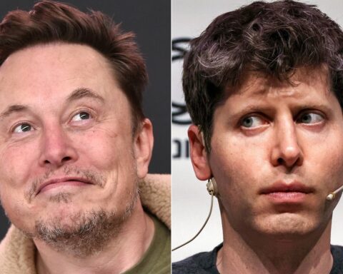 Sam Altman critique les retards de Tesla pendant l'affrontement avec Elon Musk