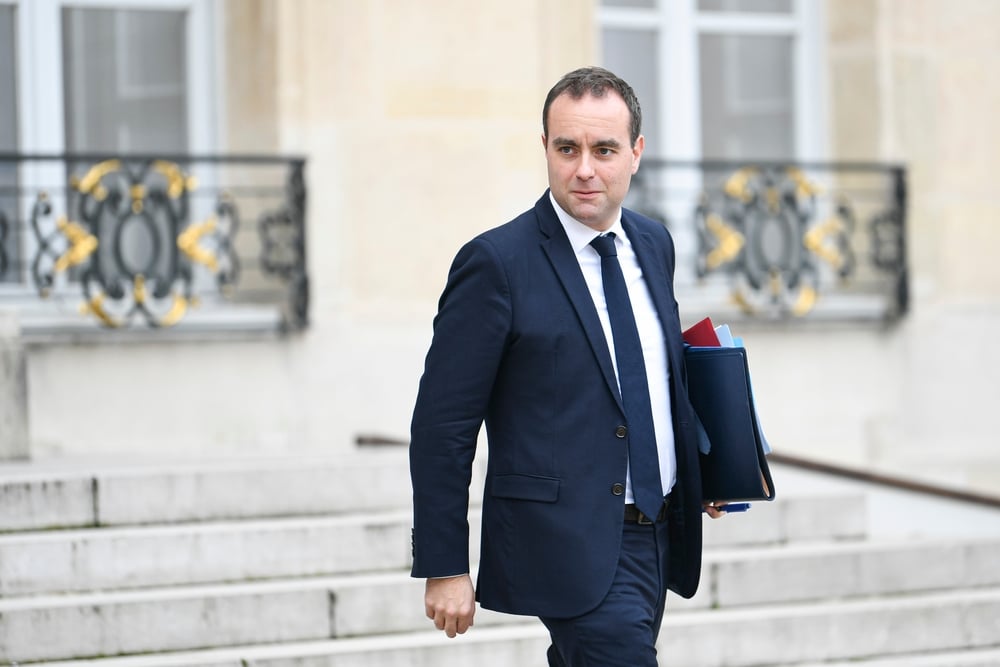Sébastien Lecornu annonce la suspension de l'augmentation de la taxe foncière.