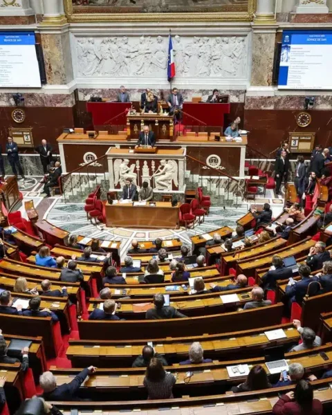 Temps de travail prolongé : les raisons de l'inquiétude suscitée par la récente décision du Sénat