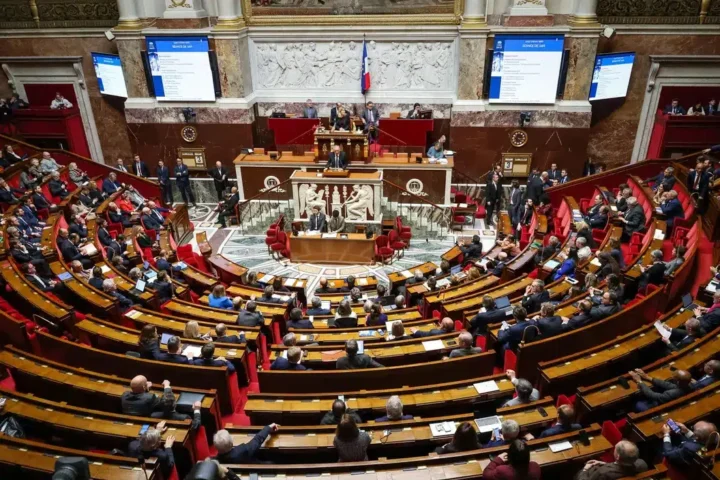 Temps de travail prolongé : les raisons de l'inquiétude suscitée par la récente décision du Sénat