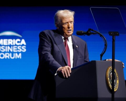 Trump affirme vouloir faire des États-Unis la "superpuissance du Bitcoin", évoquant la concurrence avec la Chine