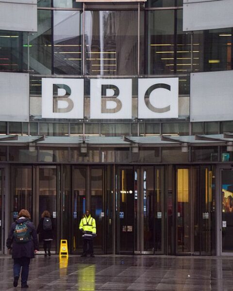 Trump cible les médias : la BBC au centre de la controverse après une édition contestée