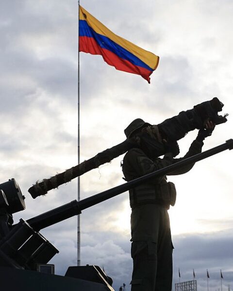 Trump déclare que l'espace aérien au-dessus du Venezuela est "totalement fermé"