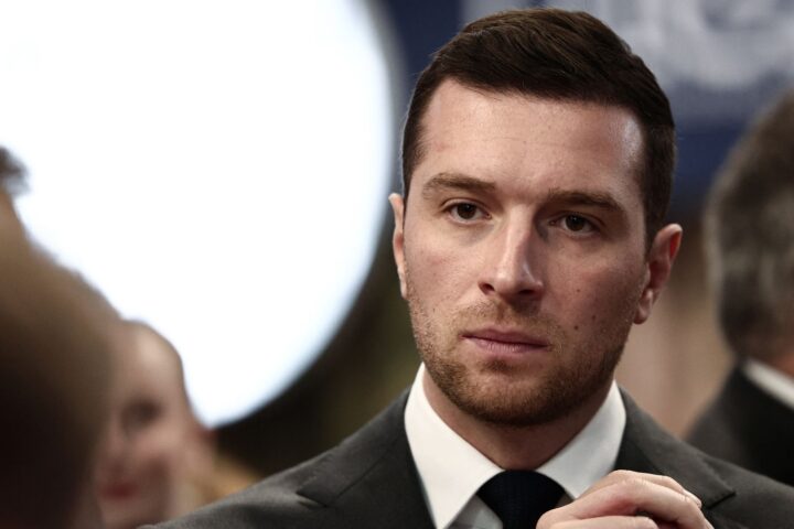 Un adolescent placé en garde à vue après avoir jeté de la farine sur Jordan Bardella à Vesoul