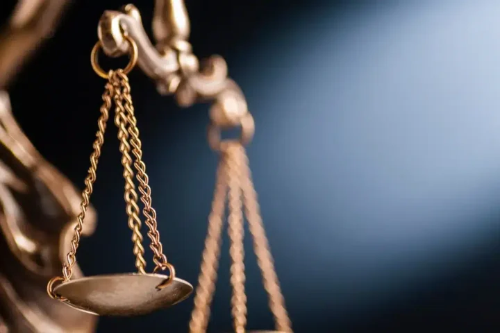 Un chirurgien pris la main dans le sac : la Sécurité sociale révèle l'ampleur de la fraude.