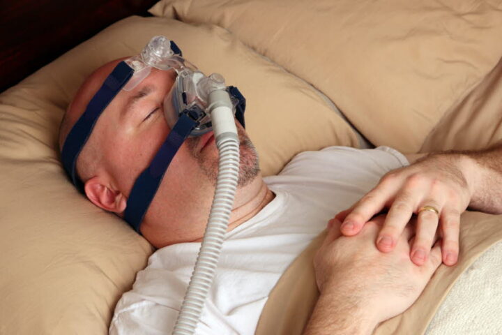 Un stimulateur pour l'apnée du sommeil : une avancée décisive pour des patients à haut risque cardiovasculaire