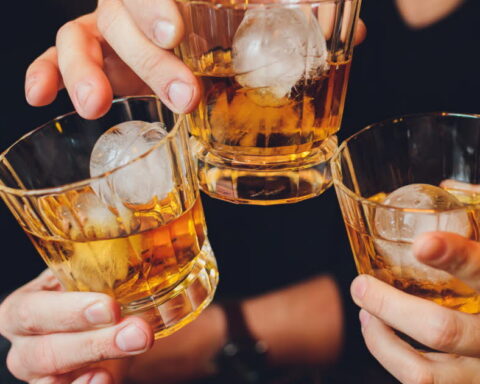 Une consommation d'alcool de trois verres par jour augmente le risque d'AVC hémorragique de dix ans