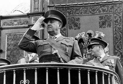 Une sénatrice réclame le retrait de la Légion d'honneur de Franco, 50 ans après sa mort