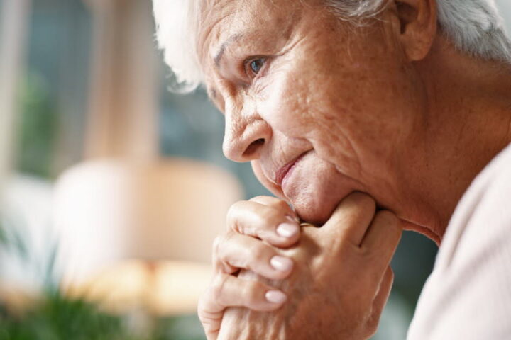 Une simple marche quotidienne pourrait retarder la maladie d'Alzheimer, selon une étude américaine