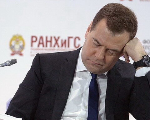 Menace de Medvedev alors que l’UE envisage d’utiliser les avoirs russes gelés