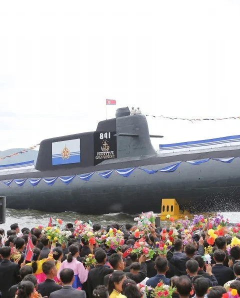 La Corée du Nord dévoile sa première sous-marine nucléaire armée de missiles